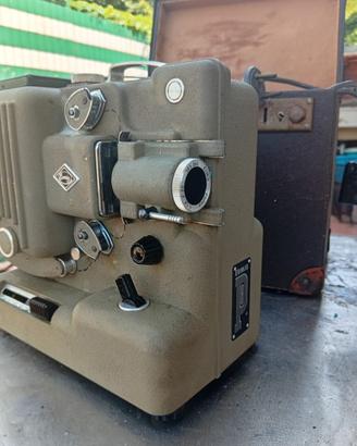 proiettore cinematografico vintage Eumig P8