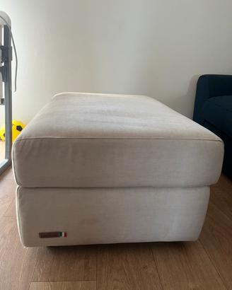 Elegante pouf contenitore in velluto beige
