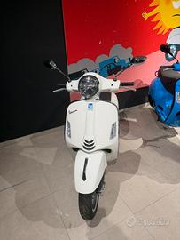 Vespa gts 300 super bianca