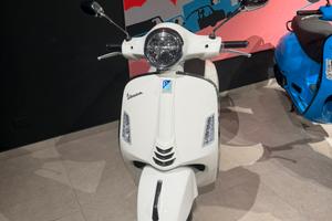 Vespa gts 300 super bianca