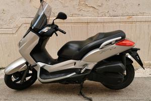 XMAX 125