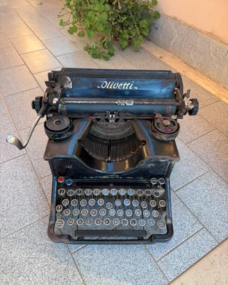 Macchina da scrivere Olivetti m20