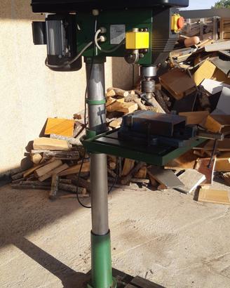 trapano fervi a colonna intera 220 con morsa