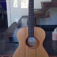 Chitarra acustica 00 di liuteria italiana