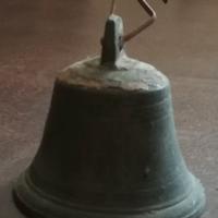 Campana in bronzo; altezza 6 cm, diametro 6.5 cm