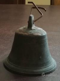 Campana in bronzo; altezza 6 cm, diametro 6.5 cm