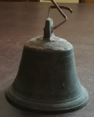 Campana in bronzo; altezza 6 cm, diametro 6.5 cm
