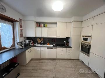 Cucina completa di elettrodomestici