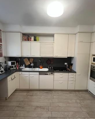 Cucina completa di elettrodomestici