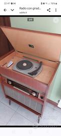 Mobile radio con giradischi