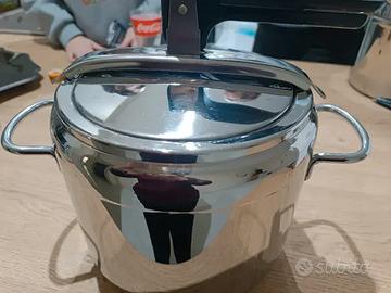 Pentola a pressione Aeternum realizzata in acciaio