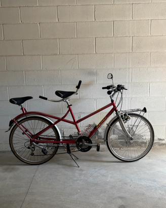 Bicicletta tandem rossa 🚲
