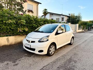 Toyota Aygo 1.0 12V VVT-i 5 porte 68cv ADATTA A NE