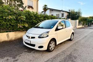 Toyota Aygo 1.0 12V VVT-i 5 porte 68cv ADATTA A NE