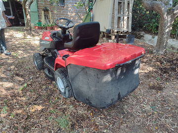 Trattorino tagliaerba