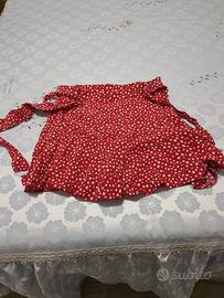 gonna con pantaloncino sotto e cinturina in vita