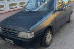 fiat uno d'epoca targata Roma