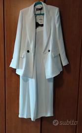 completo con pantaloni 