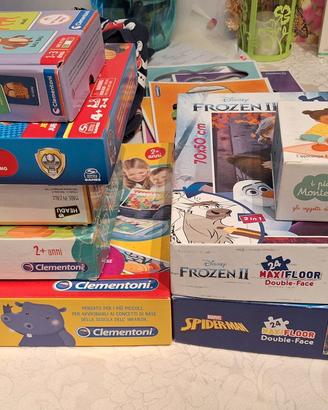 8 scatole di giochi per bambini