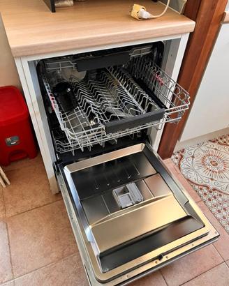Lavastoviglie Samsung 14 coperti Classe C WiFi