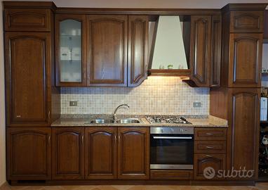 Cucina lineare in vero legno di 3,5 metri