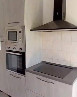 Cucina completa di elettrodomestici