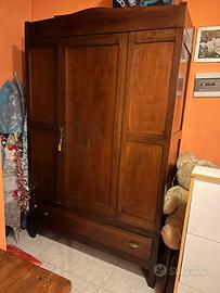 Armadio guardaroba d’antiquariato