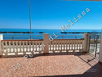 Appartamento sul mare a Torre Melissa