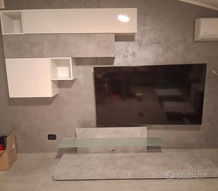 Parete attrezzata moderna 400 € come nuova