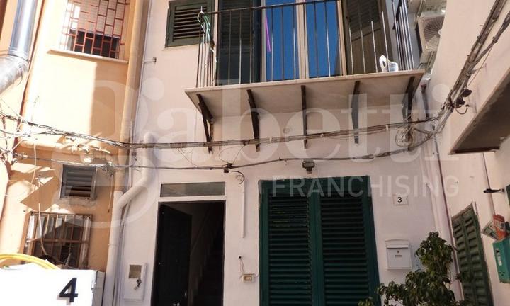 Tommaso Natale indipendente 3 vani con terrazzi