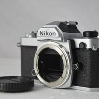 NIKON FM ARGENTO CON SCATTO GOFFRATO RARA NIKON