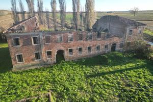 TecnoAzienda: Rustico da ristrutturare con