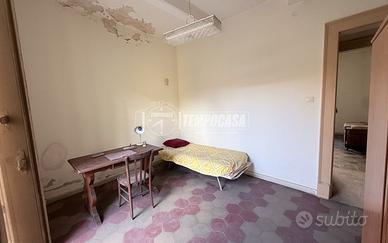 Via Nino Bixio, nel cuore pulsante di Messina - Ca