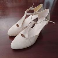 Scarpe di camoscio con tacco