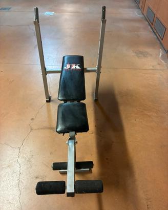 Panca da palestra con rack e leg extension