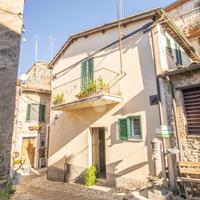 CASA SEMINDIPENDENTE A TORRI IN SABINA