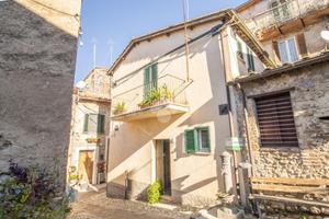 CASA SEMINDIPENDENTE A TORRI IN SABINA