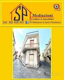 Palazzetto versatile in Pieno Centro