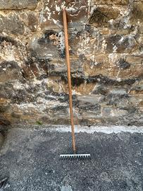 Rastrello da giardino 14 denti  e manico legno