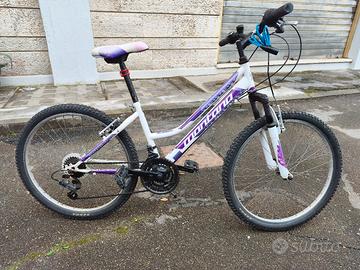 Bicicletta ragazza misura 24 bianca e viola