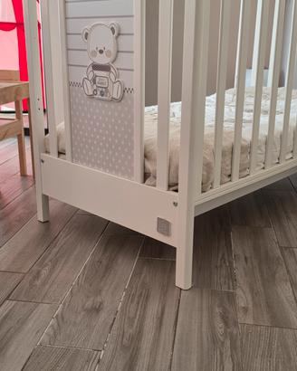 Lettino per bambini in legno bianco