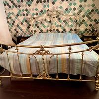 Letto matrimoniale doratura a mecca.