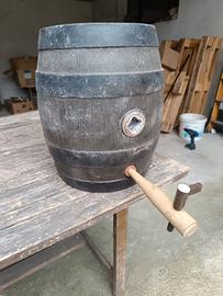 Fusto / Barile in legno con rubinetto/spina