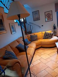 Divano a "L" giallo marca DIVANI & DIVANI