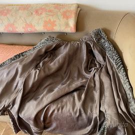 Pelliccia astracan grigia con cappuccio