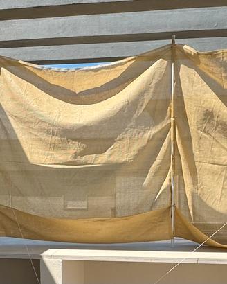 Telo ombreggiante beige con aste telescopiche
