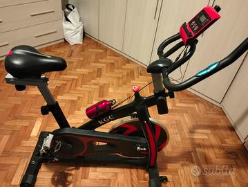Bicicletta fitness allenamento in casa 