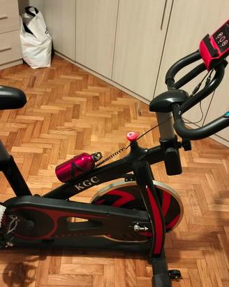 Bicicletta fitness allenamento in casa 