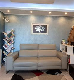 divano in pelle motorizzato