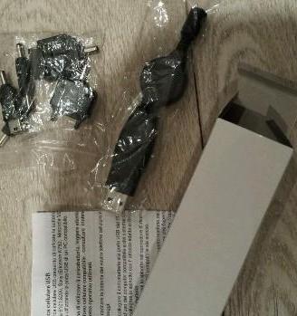 Carica batteria cellulare con connettori mini usb